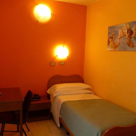 Hotel Pensione Romeo Бари Экстерьер фото
