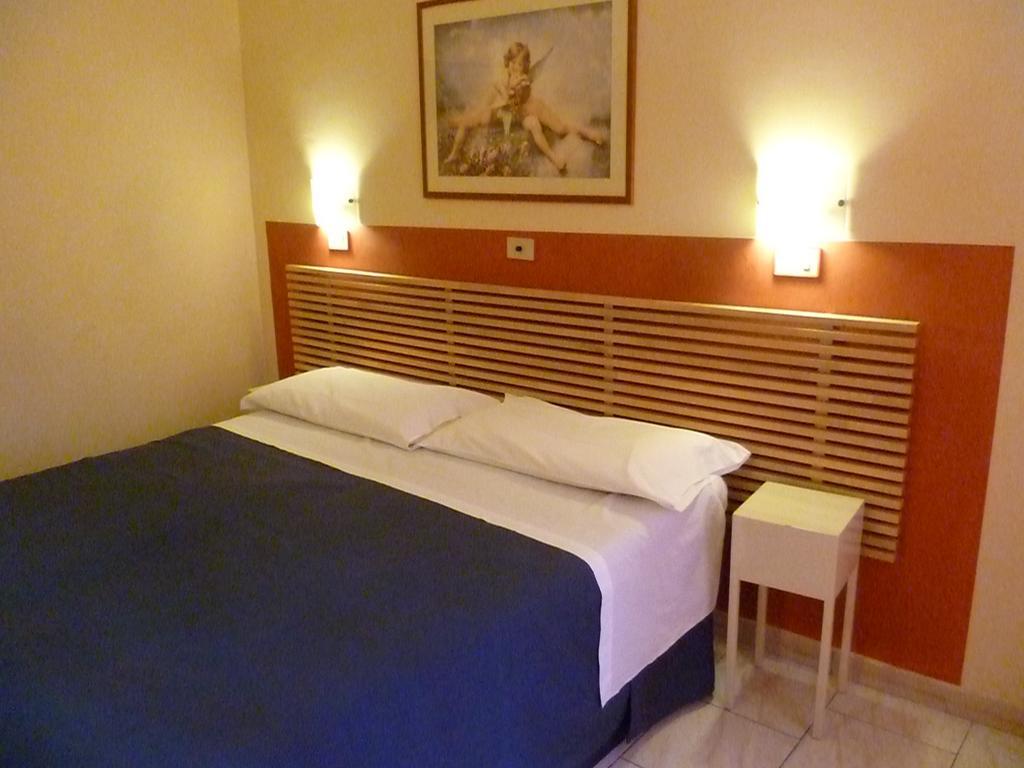 Hotel Pensione Romeo Бари Экстерьер фото