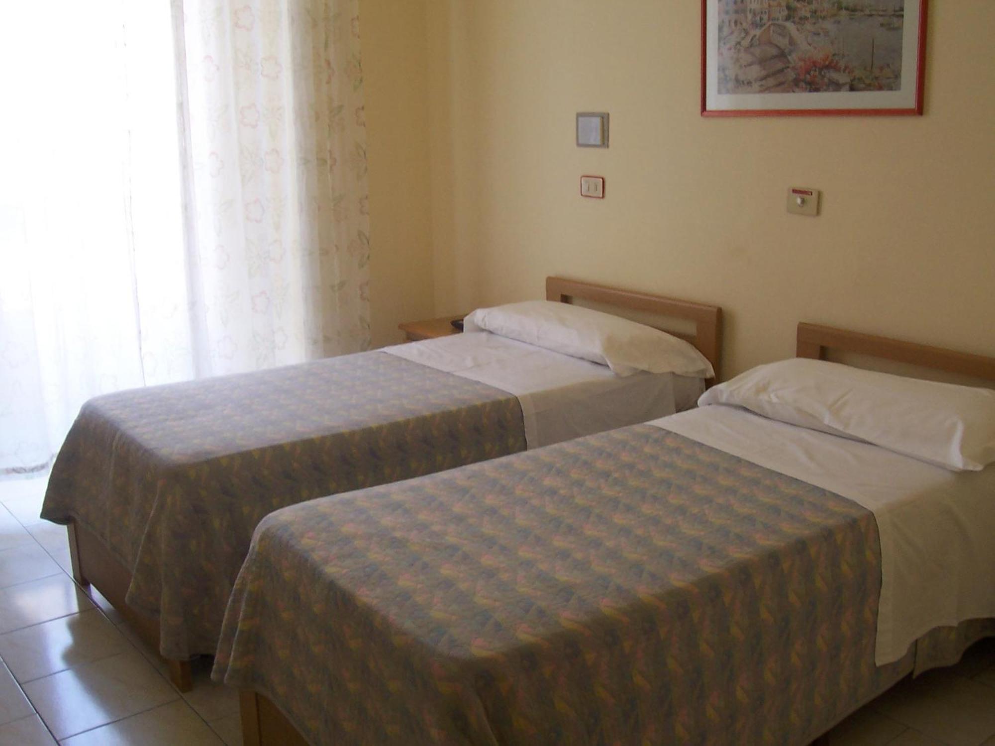 Hotel Pensione Romeo Бари Экстерьер фото