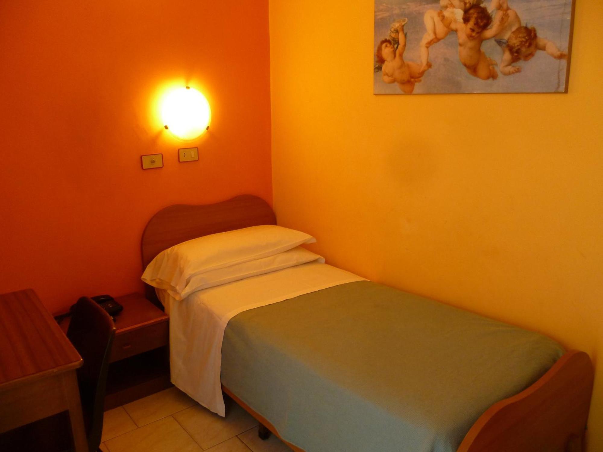 Hotel Pensione Romeo Бари Экстерьер фото