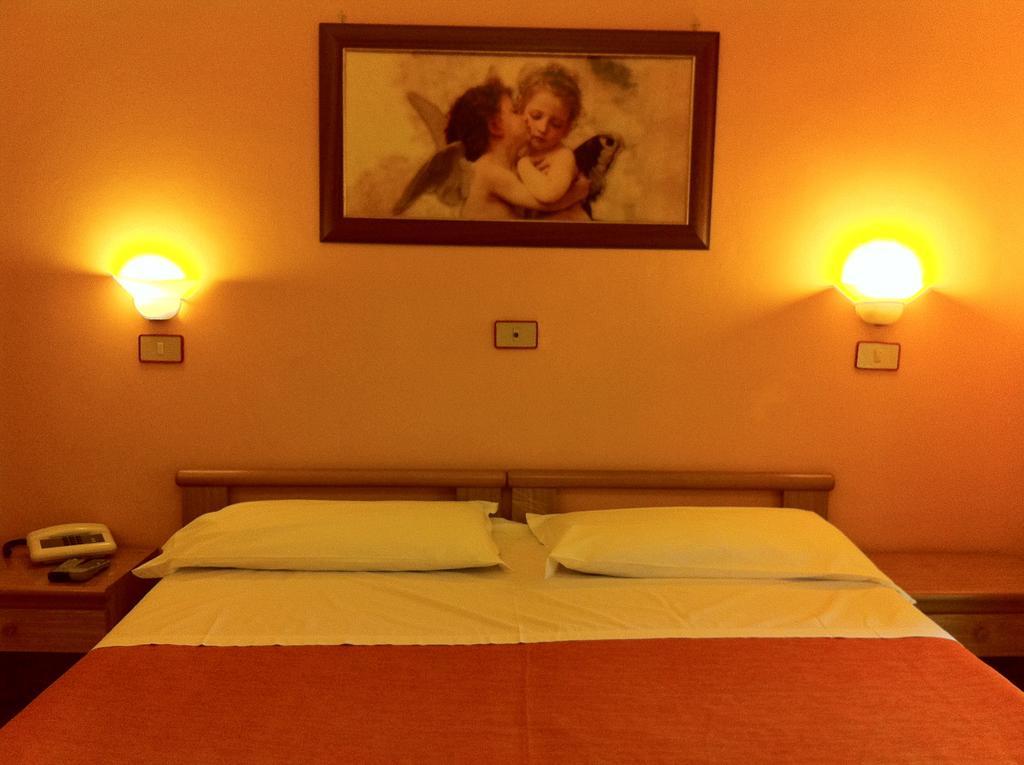 Hotel Pensione Romeo Бари Номер фото