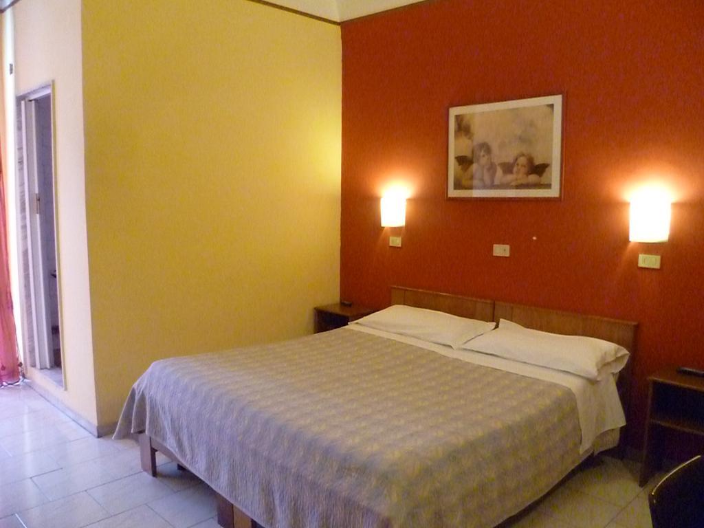 Hotel Pensione Romeo Бари Номер фото