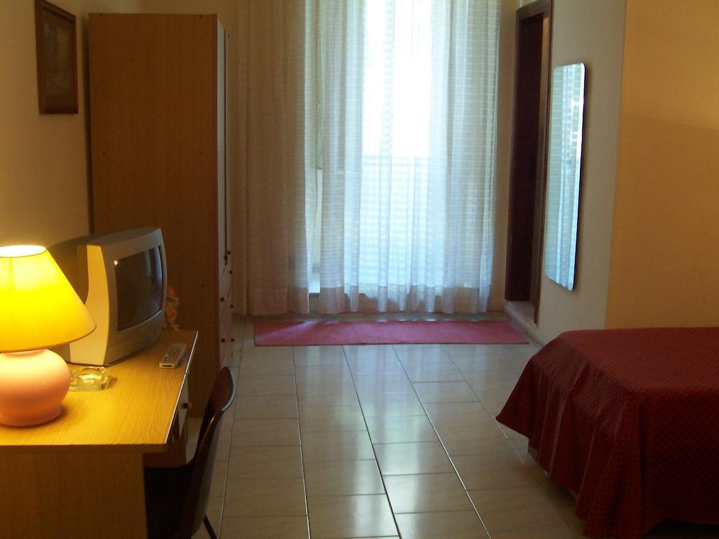 Hotel Pensione Romeo Бари Экстерьер фото