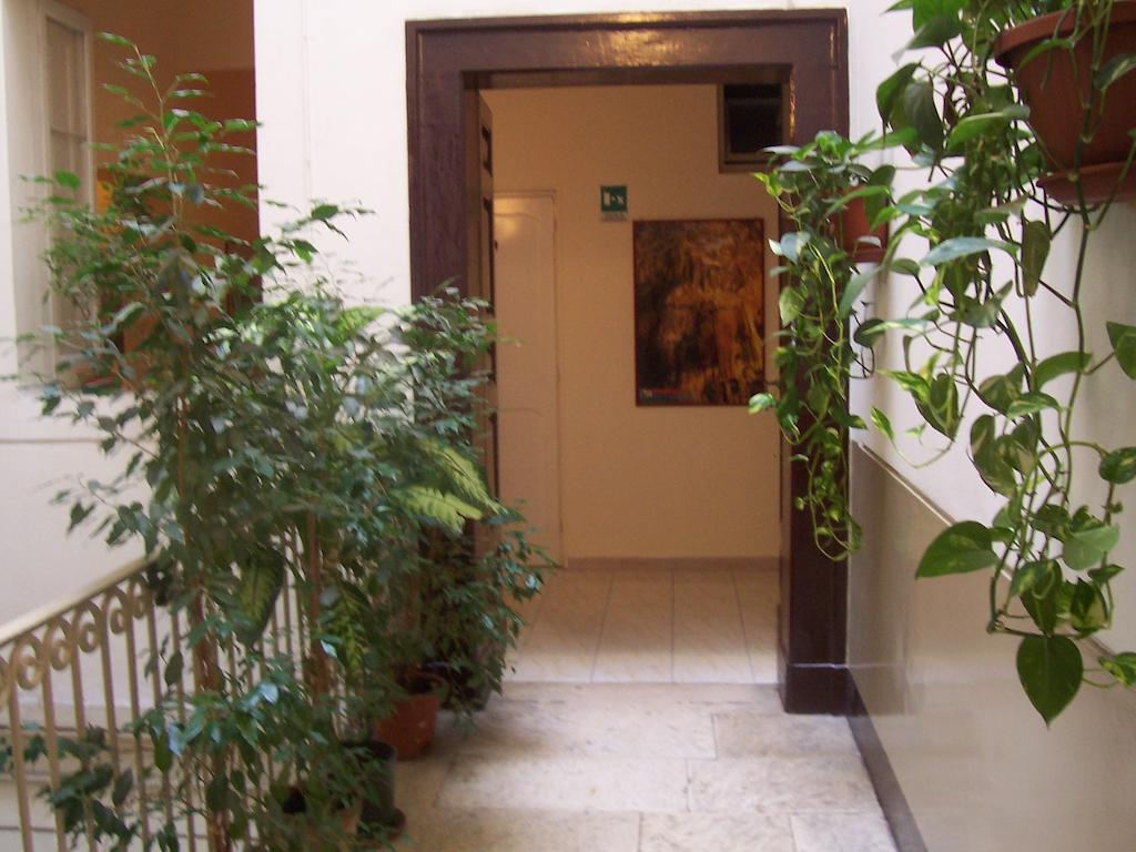 Hotel Pensione Romeo Бари Экстерьер фото
