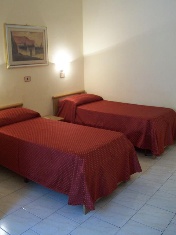 Hotel Pensione Romeo Бари Экстерьер фото